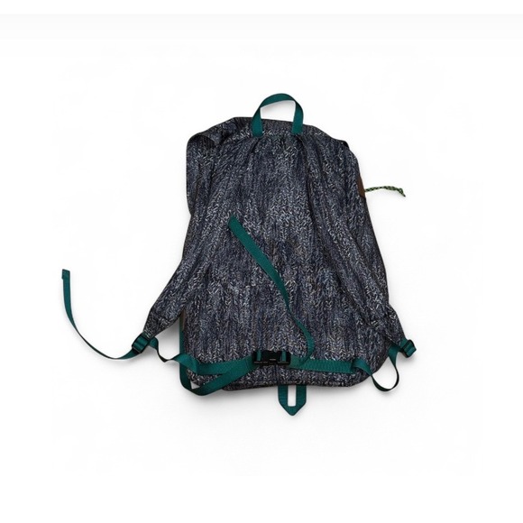 Patagonia Arbor Pack 26L backpack in a knit twill pattern with green straps - Picture 2 of 3